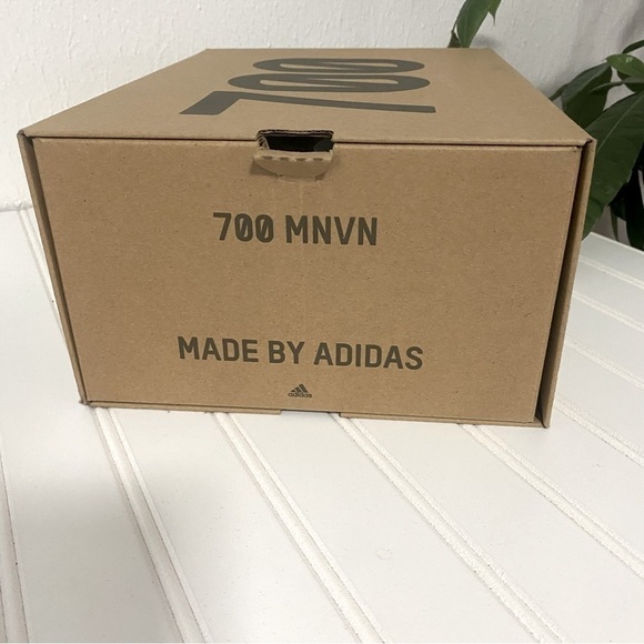 Adidas Yeezy Boost 700 MNVN Size 4.5 FV4440 (EMPTY BOX ONLY) Shoe Box EUC - Picture 3 of 9